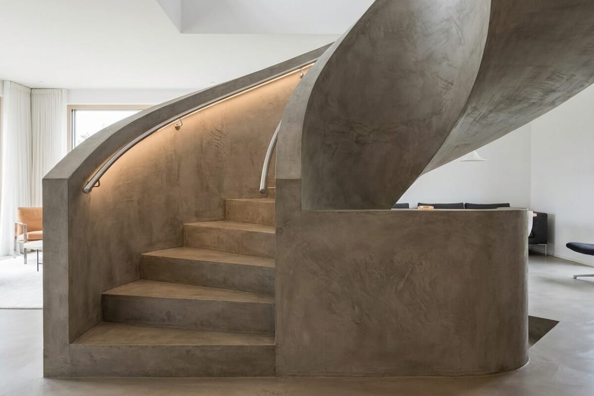 Featured-Image-Gemini-Application-de-beton-cire-sur-escalier-a-Langlade